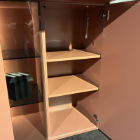 Contur - Highboard Colore V3 Lack Samtbeere Rosa Mit Rillenoptik Inklusive Einlegeböden Und Beleuchtung - 5