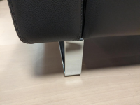 COR - Sofa Conseta 2-Sitzer Leder 286 Schwarz Kufen Verchromt mit 2 Armlehnkissen - 2