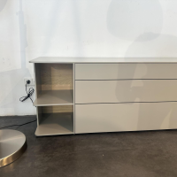 Sudbrock - Wohnwand Goya Lack 405 Muschelgrau Lamellenpaneel Eiche Milk Inklusive Beleuchtung Mit Fernbedienung - 3