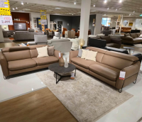 Calia Italia - Höhe / Tiefe // 2er Set Sofa Confetto Leder Nature Terra 74 Braun Metallfuß Schwarz Matt Mit Relaxfunktion Und Kissen - 4