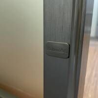 Molteni & C - Ankleide Gliss Master Korpus Böden Rückwand aus Zirbelkiefer Silber mit Beleuchtung - 11