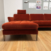 Eigene Herstellung - Ecksofa Living Rohleder Stoff Cloud 18 Rot Gesteppt Füße Metall Schwarz Mit Klappbaren Armlehnen - 12