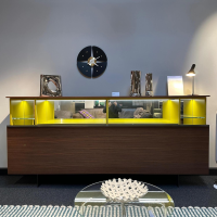 Porro - Gallery Low Cupboard Außen Holzfarbe Mongoi Innen Giallo Mustard Gelb Rückwand Spiegel Mit Beleuchtung - 2