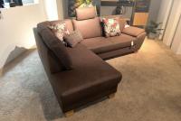 Ponsel - Ecksofa Livingston Stoff 0877 19 Braun Fuß Eiche Geölt Inklusive Kissen - 9