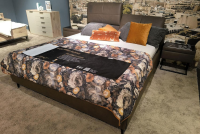 Hukla - Polsterbett HUPB22140 Stoff Galero Nougat Braun Füße Metall W014 Schwarz Inklusive Nachtkonsolen Und Kissen - 6