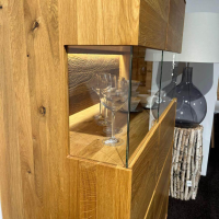 Natura - Highboard Hillsboro Wildeiche Massiv Geölt Mit Glastüren Mit Beleuchtung - 10