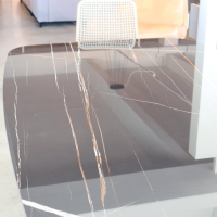 esstische-cattelan-italia-esstisch-tyron-keramik-marmi-glaenzend-sahara-noir-gestell-metall-graphit-4