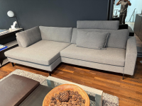 COR - Ecksofa Conseta Stoff 9131 Anthrazit mit Kissen und Kopfstütze - 4