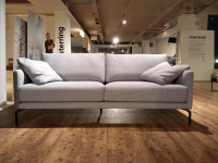 Contur - Sofa 202 Cuneo 60 Aktion Stoff 26 11 Lucia 85 Grau Schwebefüße Eric Metall Schwarz Inklusive Armlehnkissen - 3