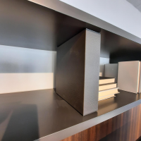 Molteni & C - Wohnwand 505 Lack Matt Mokka Braun Furnier Eukalyptus Mit Herausnehmbarer Rückwand Für Kabel und mit Beleuchtung - 3