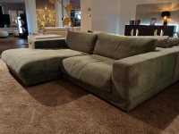 Raum.Freunde - Ecksofa Juni Stoff 6 Feincord Oliv Grün Füße Kunststoff Schwarz - 4