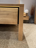 Global - Schlafzimmer Arano Bett  Eiche Natur Massiv Mit Gefrästen Einsatz Ohne Matratze Ohne Topper Inklusive  Kleiderschrank Und Nachtkonsolen Eiche Massiv Griffe Metall Schwarz - 10