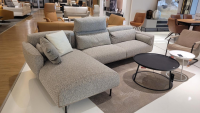 Jori - Ecksofa Eden JR 1800 Stoff Thuile C0003 Grau Füße Metall Bronze Matt Mit Verstellbaren Armlehnen - 4
