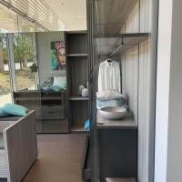 Molteni & C - Ankleide Gliss Master Korpus Böden Rückwand aus Zirbelkiefer Silber mit Beleuchtung - 8