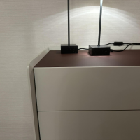 Christine Kröncke - Kommode You 46 Lack Pearl Weiß Matt Oberplatte Linoleum Braun Rot - 3