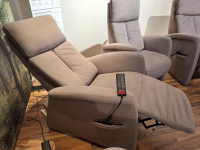 Global - Relaxsessel Sitz.Konzept 4.0 Piccolo Stoff Safira Mandel Braun mit motorischer Verstellung - 2