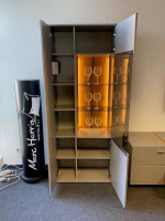 MCA Furniture - Wohnwand Sevilla Lack Arktis Grau Holzspange Eiche Furniert Parosalglas Grau Metallgriffe Nickel Matt Inkl. Beleuchtung - 6