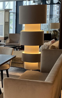 Bielefelder Werkstätten - Stehlampe Soho Gestell Nickel 3x Big Chintz Pebbel Grau Und 3x Small Chinz Sand Creme - 2