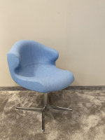 einzelstuehle-ligne-roset-stuhl-alster-filzstoff-blau-glacier-gestell-verchromt-326-03-00095-6