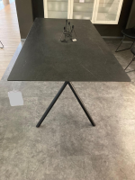 Bert Plantagie - Tisch Aiven Platte Dekton 1 D1205 Laos Industrial Anthrazit Gestell Metall Schwarz Pulverbeschichtet - 4