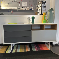 Müller Möbelwerkstätten - Sideboard S36 H3 168 Lack RAL9010 Weiß RAL7012 Basaltgrau Grau Offener Stauraum Eiche Gestell Rundrohrfuß Weiß - 5