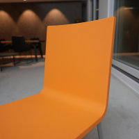 einzelstuehle-vitra-stuhl-03-sitzschalenfarbe-mango-untergestell-pulverbeschichtet-silber-glatt-466-7