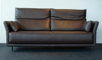 3-sitzer-sofas-durlet-sofa-nido-bezug-leder-sierra-braun-mit-2-verstellbaren-rueckenkissen-inkusive-3