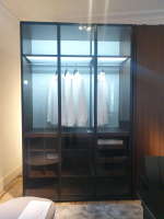 Porro - Schranksystem Storage Iron Front Glas Und Eucalyptus Furnier Korpus Melamin Eucalyptus - 6