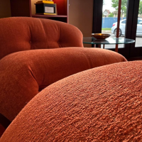 Cassina - Sessel 944 Soriana Stoff Luxor 13L030 Ruggine Orange Gestell Glänzend Rot Lackiert Inklusive Hocker - 3