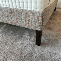 Schramm - Doppelbett Origins Stoff Romo Arlo Flamingo 7929 01 Braun Orange Füße Eiche Wengefarbig Gebeizt Inklusive Matratzen - 5