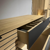 Wöstmann - Sideboard Solana Wildeiche Massiv Soft Gebürstet Front Mattglas Sockel Carbonfarbig Anthrazit - 7