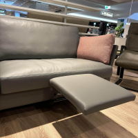 2-sitzer-sofas-erpo-sofa-cl990-in-leder-42-grau-fuss-57-in-metall-matt-schwarz-inkl-fussablage-und-8