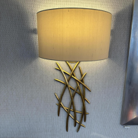 Porta Romana - Wandleuchte Small Flynn Wall Light Schirm Leinen Creme Gestell Metall Gold - 4