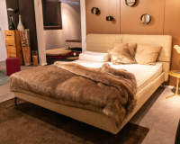 Möller Design - Bett Pad Stoff Moss 21 Beige Metallfuß Bronze Metallic Kopfteil Verstellbar ohne Matratzen ohne Lattenrost - 2
