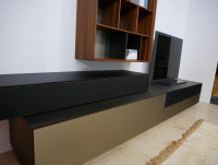 Team 7 - Wohnwand Cubus Pure 18 Nussbaum Massiv Natur Öl Farbglas Schwarz Matt - 5