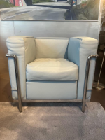 Cassina - Sessel LC2 Fauteuil Grand Confort Petit Modèle Leder Carta Da Zucchero Hellblau - 4