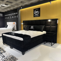 Eigene Herstellung - MARKE SERTA // Boxspringbett Luxury Magnum Grande Stoff Schwarz Gold Manyas Z3 Inkl. Nachtkonsolen - 10