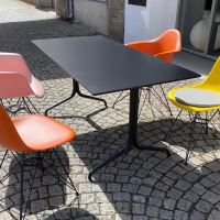 Vitra - Outdoortisch Belleville Eames Platte Vollkernmaterial Schwarz Untergestell Tiefschwarz Pulverbeschichtet Ohne Stühle - 2