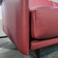 3-sitzer-sofas-montis-sofa-otis-leder-cuba-red-fuesse-aluminium-schwarz-matt-pulverbeschichtet-389-6