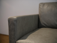 2-sitzer-sofas-tommy-m-sofa-buster-1348l-bezug-leder-rhino-grau-fuesse-nickel-schwarz-inklusive-2