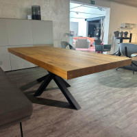 Kattwinkel - Esstisch F8 Platte Eiche Massiv Natur Geölt Mit Ausgefüllten Ästen Und Rissen Kreuzgestell Stahl Schwarz - 6