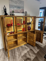 Natura - Highboard Hartford Eiche Natur Geölt Rückwand Massiv Sandgestrahlt Inklusive Beleuchtung - 9