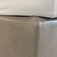 Möller Design - Boxspringbett Bohemian C Leder Acacia Grau mit Matratze Paisley P5 - 9