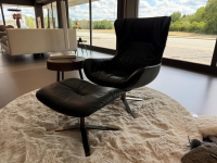 Freifrau - Sessel Leya Wingback Chair Sitzseite Leder Opium Garden Außen Stoff Adamo Grün mit Hocker - 5