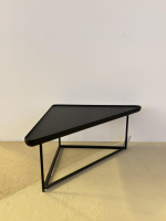 Cassina - Beistelltisch Torei Dreieckig Esche Schwarz Gebeizt Gestell Metall Schwarz - 2