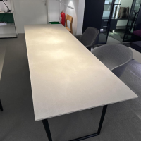 MDF Italia - Tisch Axy Outdoor Platte Kunststein Calce P107 Hellgrau Gestell Struktur Lackiert Matt Graphitgrau - 5