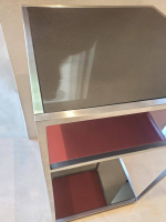 Christine Kröncke - Cameo Konsole Parsolglas Hinterlackiert Rot Schwarz Gestell Edelstahl Matt - 3