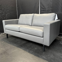 2-sitzer-sofas-cor-sofa-conseta-bodenfrei-leder-248-asche-grau-schmalfuesse-pulver-schwarz-235-01-2