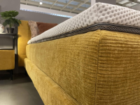 Hukla - Boxspringbett Highland R Stoff Maranta Curry Gelb PG 6 KT23138 Fuß W010 Metall Schwarz Inklusive Nachtkonsolen - 3