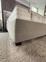 Schramm - Boxspringbett Gala 28 Stoff Clara 820 Stone Grau Kopfteil Quadro K314 120 Füße Holz 71L Eiche Wengefarben Gebeizt - 3